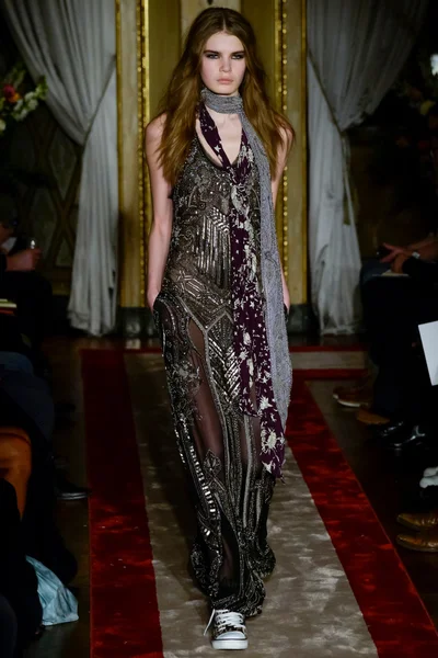 Look 28